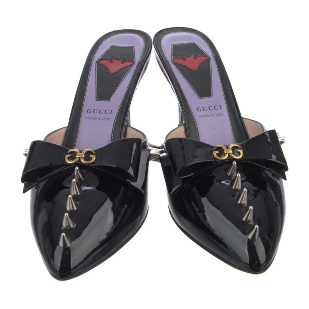 💎 Gucci Mules
Heels: 3"
Shoe Size: 7.5
Color: Black
Foreign Size: IT 37.5